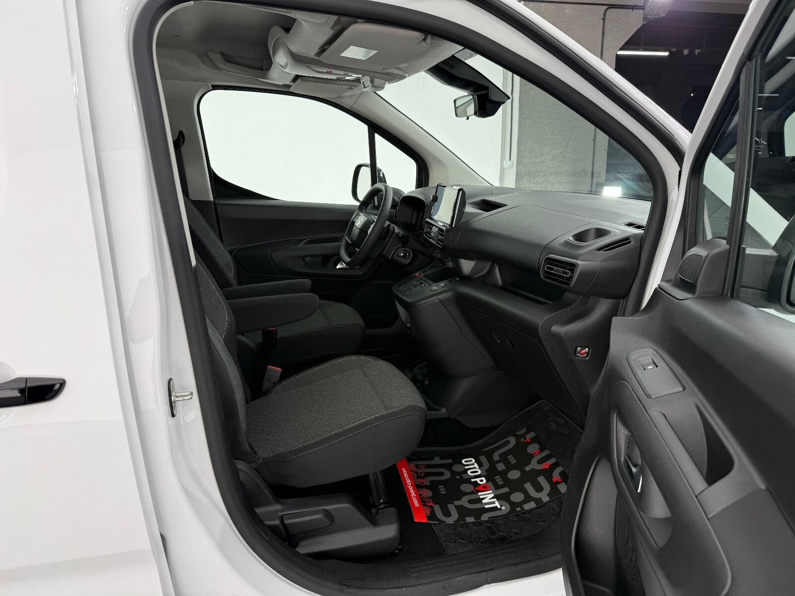 Opel Combo 1.5 D Essential - 2026 - Detay