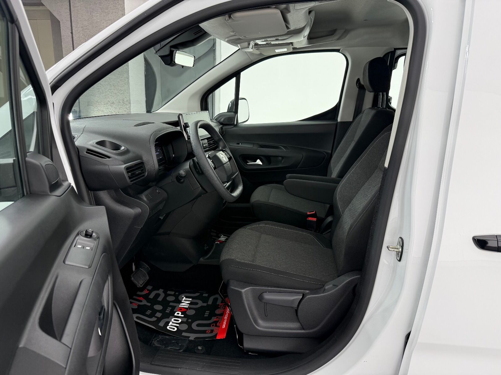 Opel Combo 1.5 D Essential - 2026 - Detay