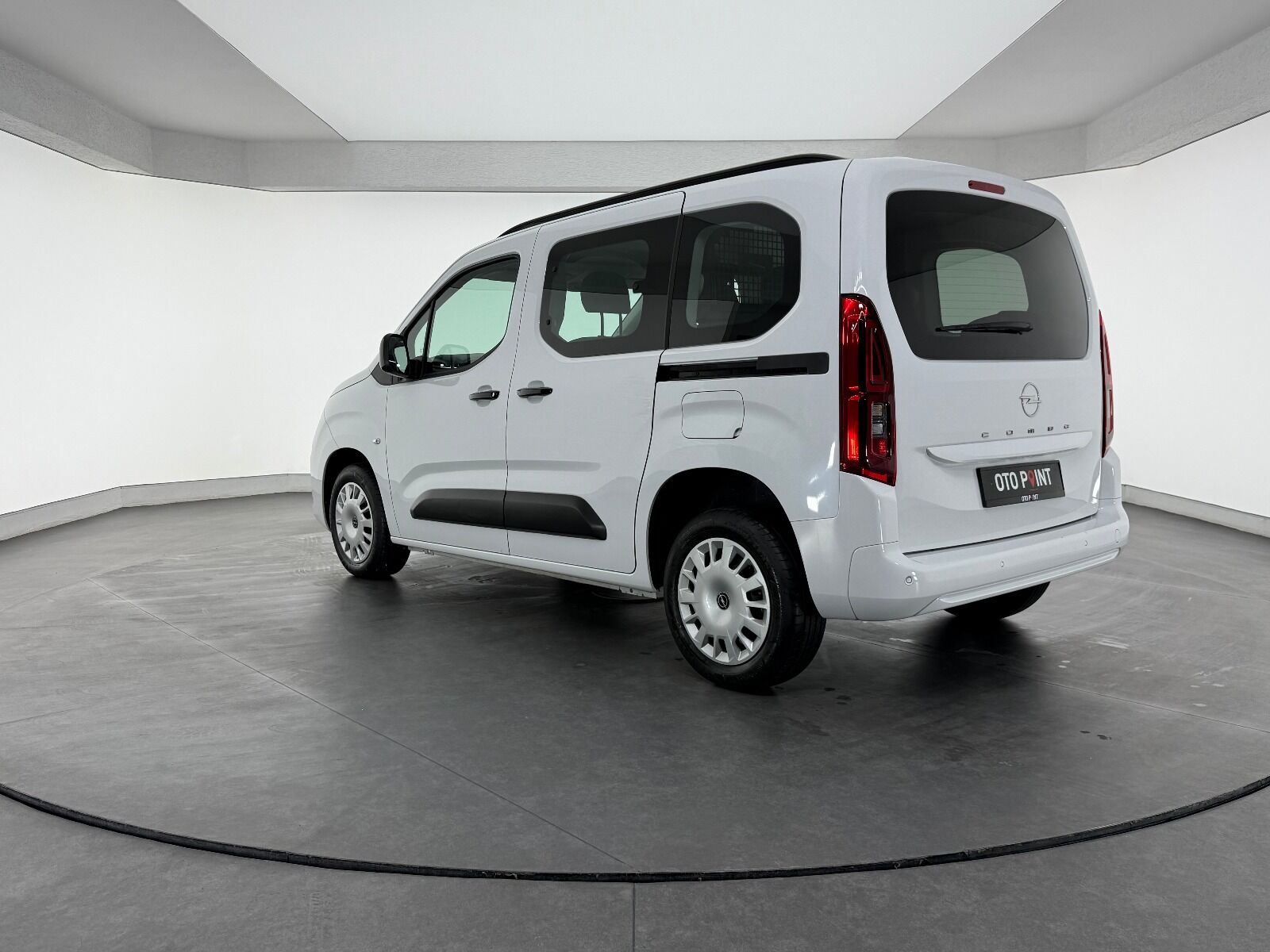 Opel Combo 1.5 D Essential - 2026 - Detay