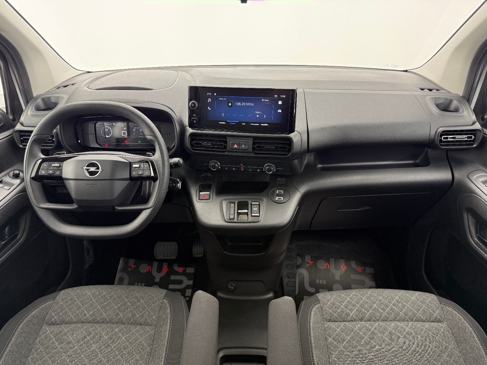 Opel Combo 1.5 D Essential - 2026 - Detay