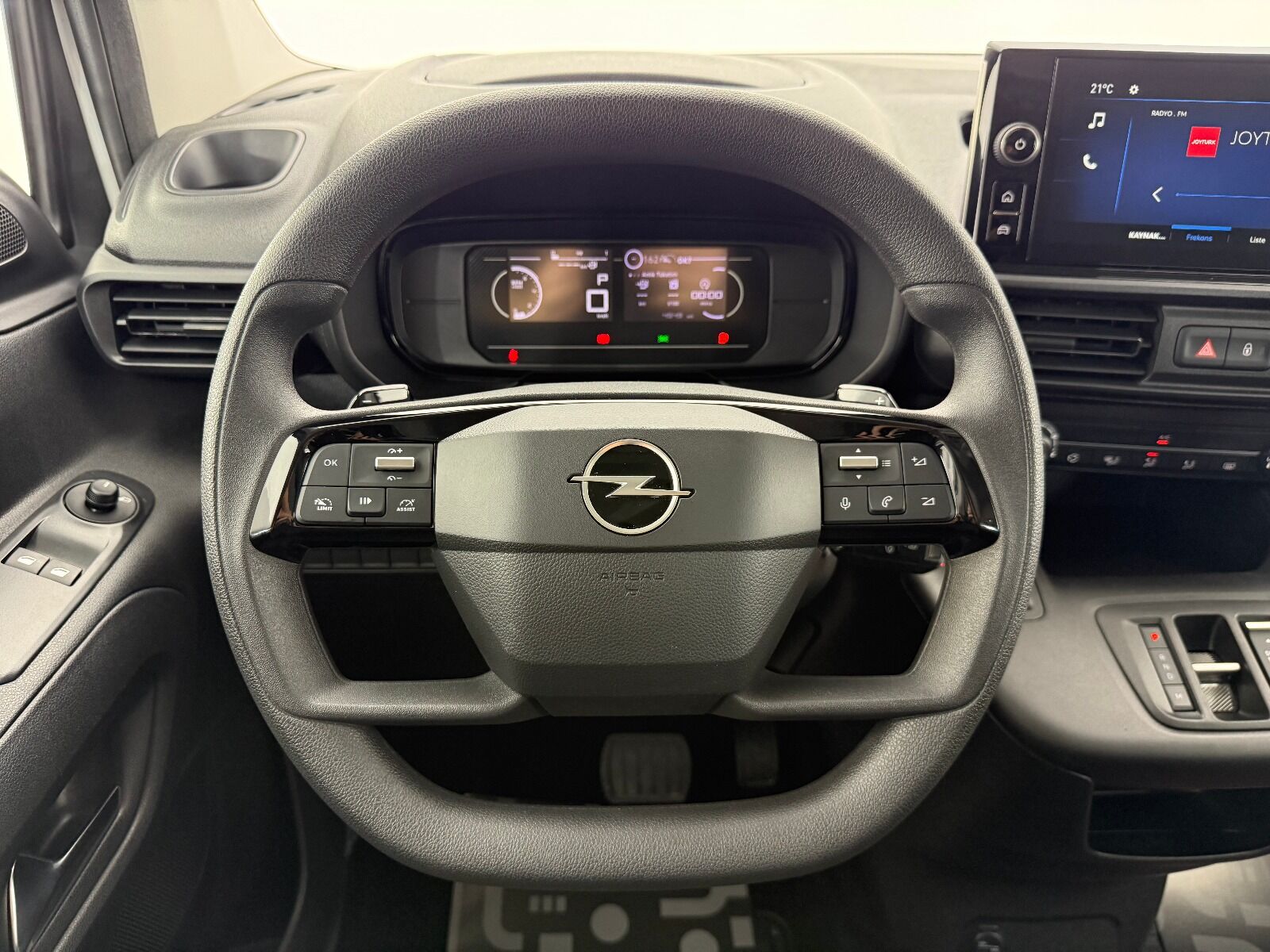 Opel Combo 1.5 D Essential - 2026 - Detay
