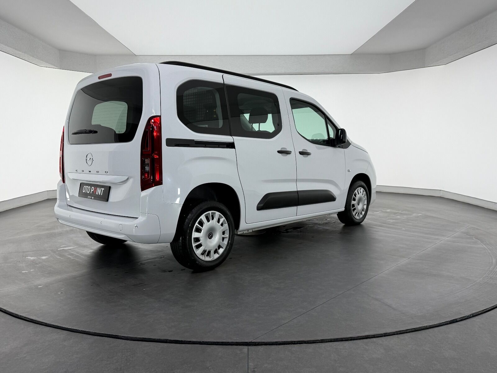 Opel Combo 1.5 D Essential - 2026 - Detay