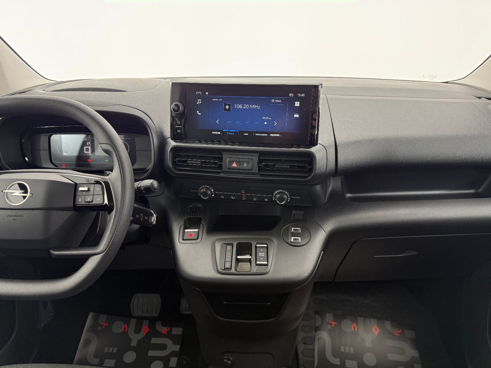 Opel Combo 1.5 D Essential - 2026 - Detay