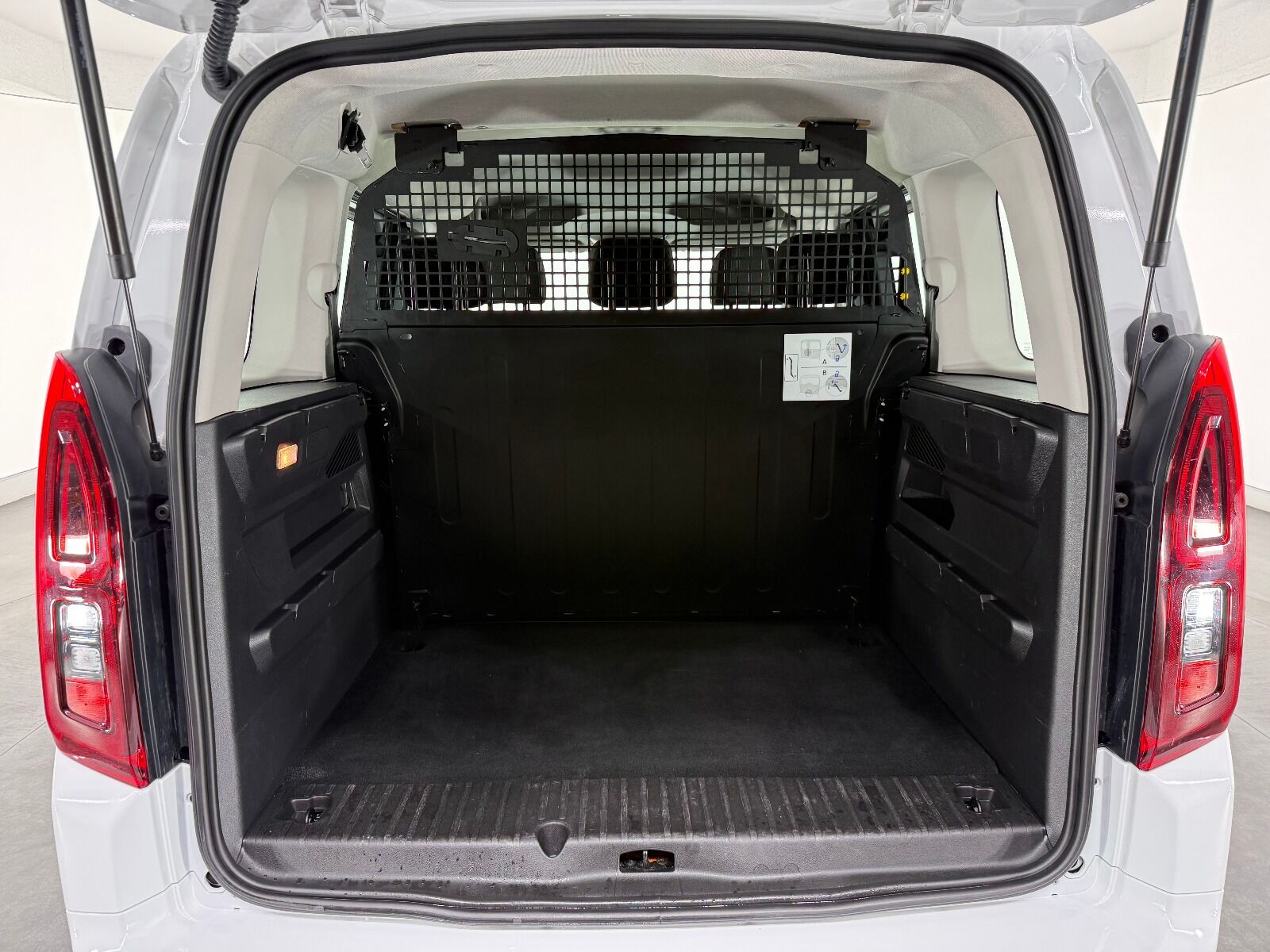 Opel Combo 1.5 D Essential - 2026 - Detay