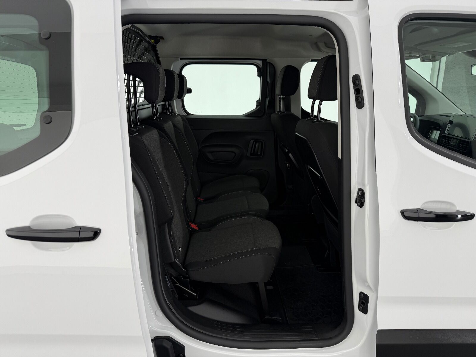 Opel Combo 1.5 D Essential - 2026 - Detay