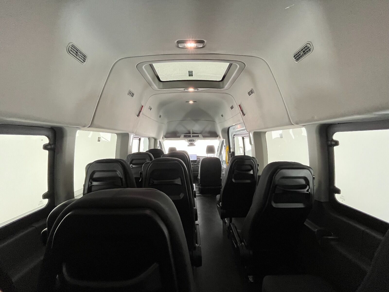 Ford Transit 2.0 EcoBlue 440 E Deluxe UPG - 2024 - Detay