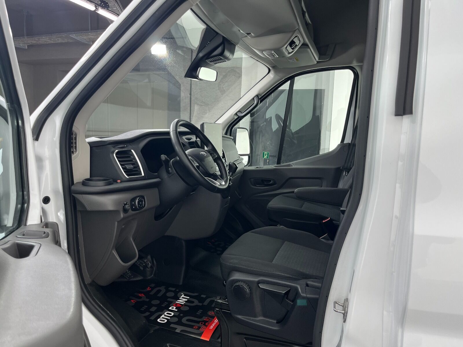 Ford Transit 2.0 EcoBlue 440 E Deluxe UPG - 2024 - Detay
