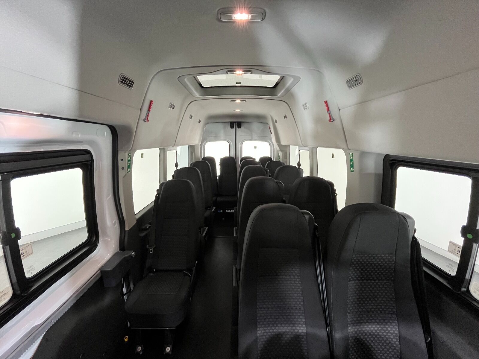 Ford Transit 2.0 EcoBlue 440 E Deluxe UPG - 2024 - Detay