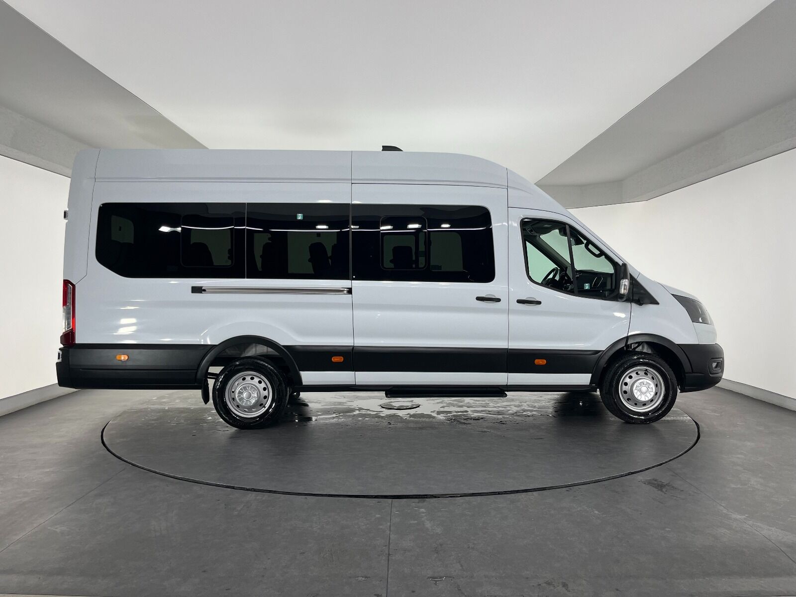 Ford Transit 2.0 EcoBlue 440 E Deluxe UPG - 2024 - Detay