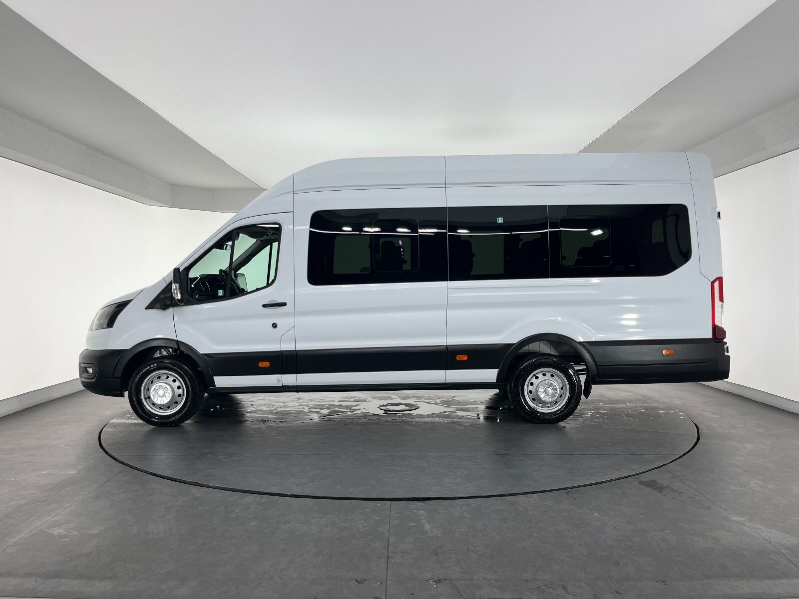Ford Transit 2.0 EcoBlue 440 E Deluxe UPG - 2024 - Detay