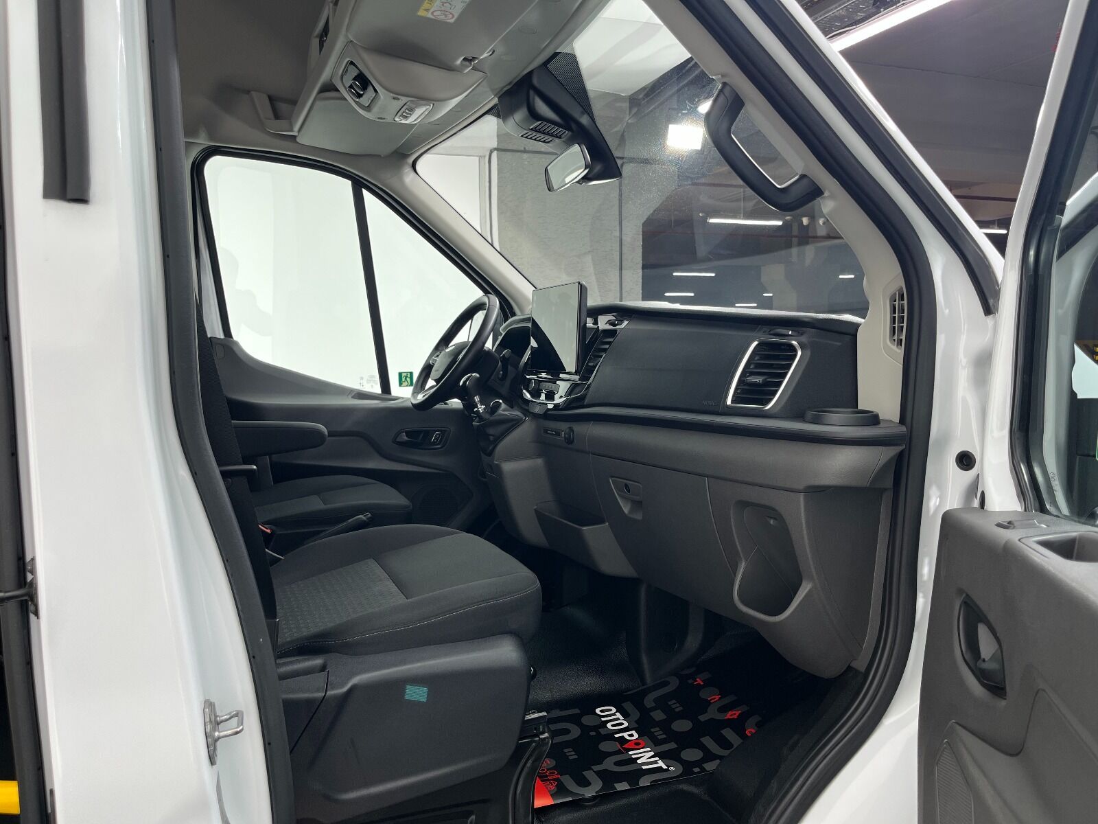 Ford Transit 2.0 EcoBlue 440 E Deluxe UPG - 2024 - Detay