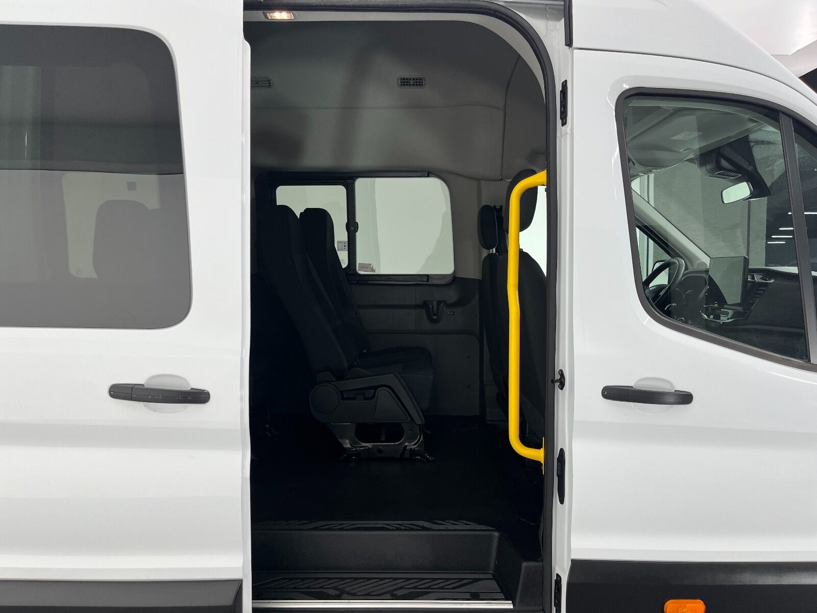 Ford Transit 2.0 EcoBlue 440 E Deluxe UPG - 2024 - Detay