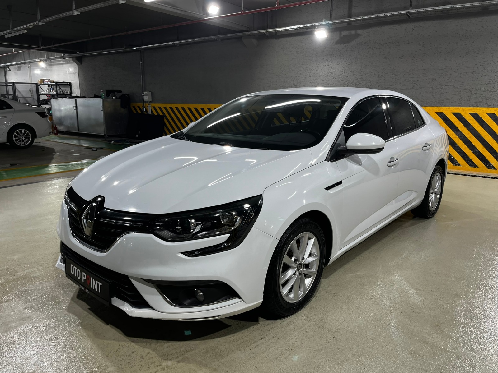 Renault Megane Sedan 1.5 Blue DCI Touch EDC - 2020