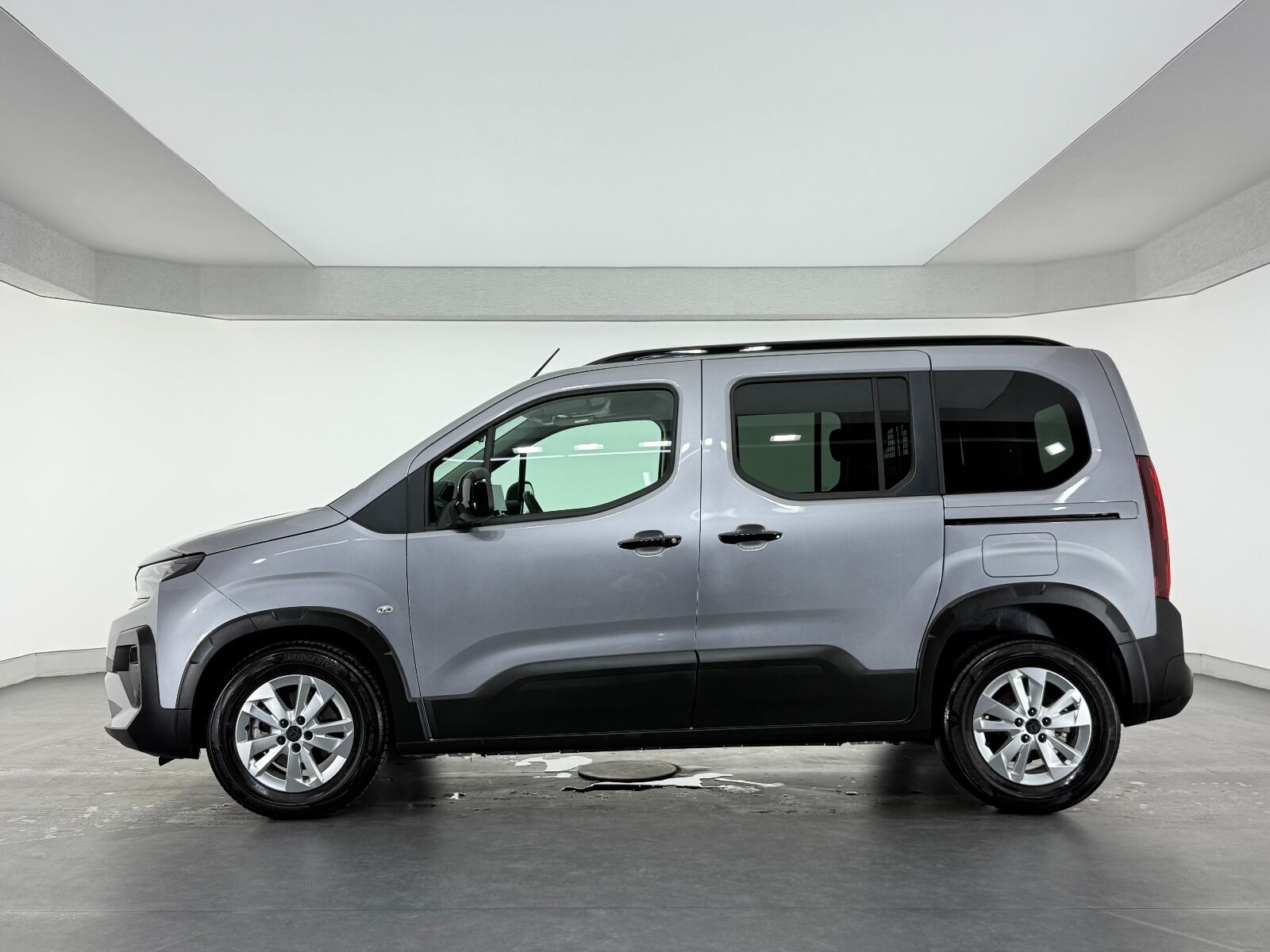 Peugeot Rifter 1.5 BlueHDI Allure EAT8 - 2026 - Detay