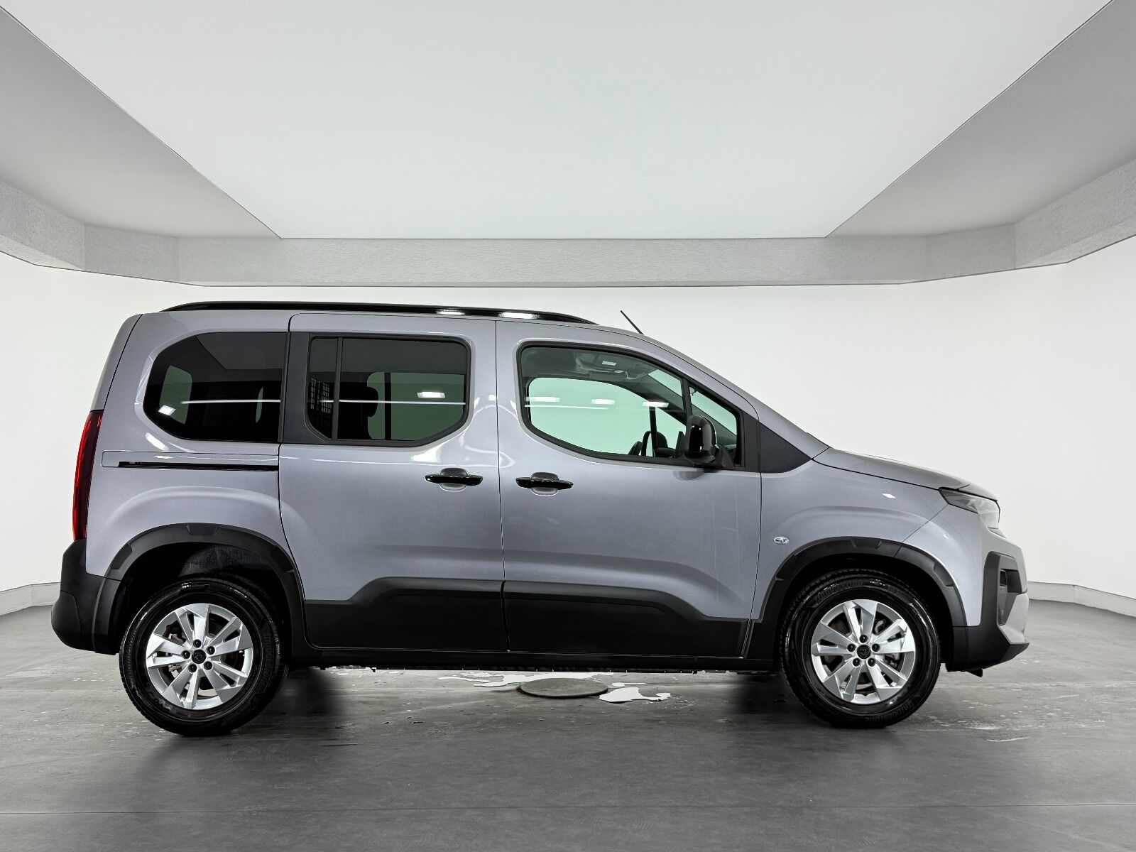 Peugeot Rifter 1.5 BlueHDI Allure EAT8 - 2026 - Detay