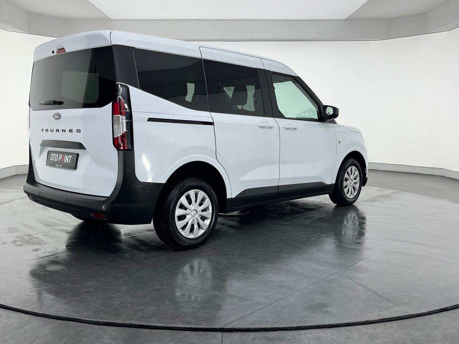 Ford Tourneo Courier 1.5L EcoBlue Deluxe - 2024 - Detay