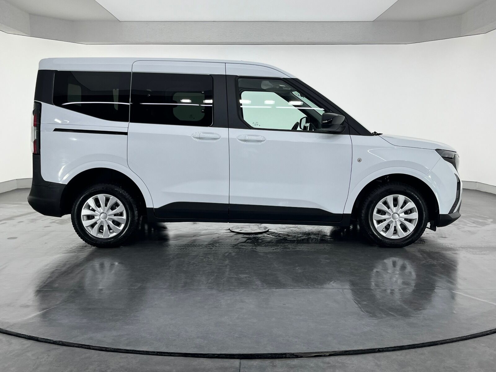 Ford Tourneo Courier 1.5L EcoBlue Deluxe - 2024 - Detay