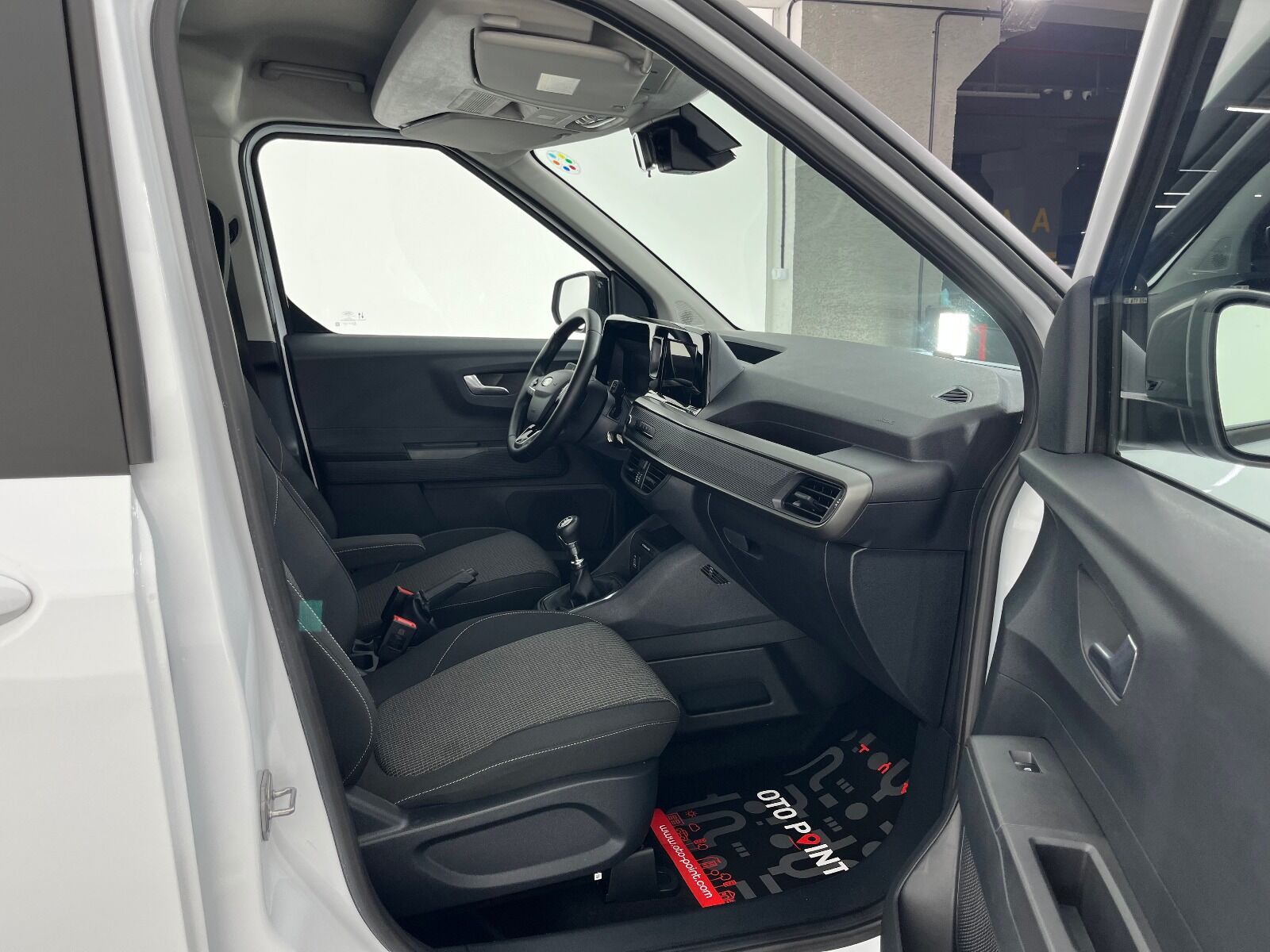 Ford Tourneo Courier 1.5L EcoBlue Deluxe - 2024 - Detay
