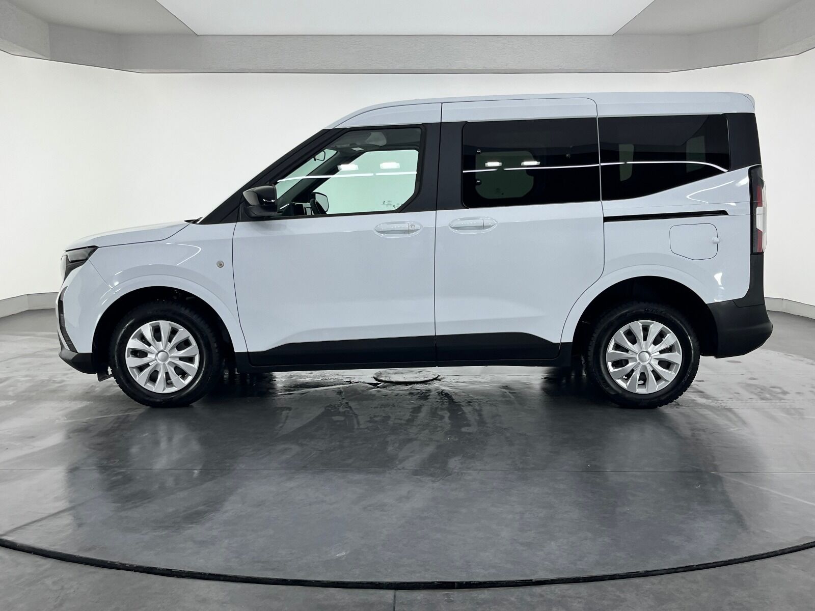 Ford Tourneo Courier 1.5L EcoBlue Deluxe - 2024 - Detay