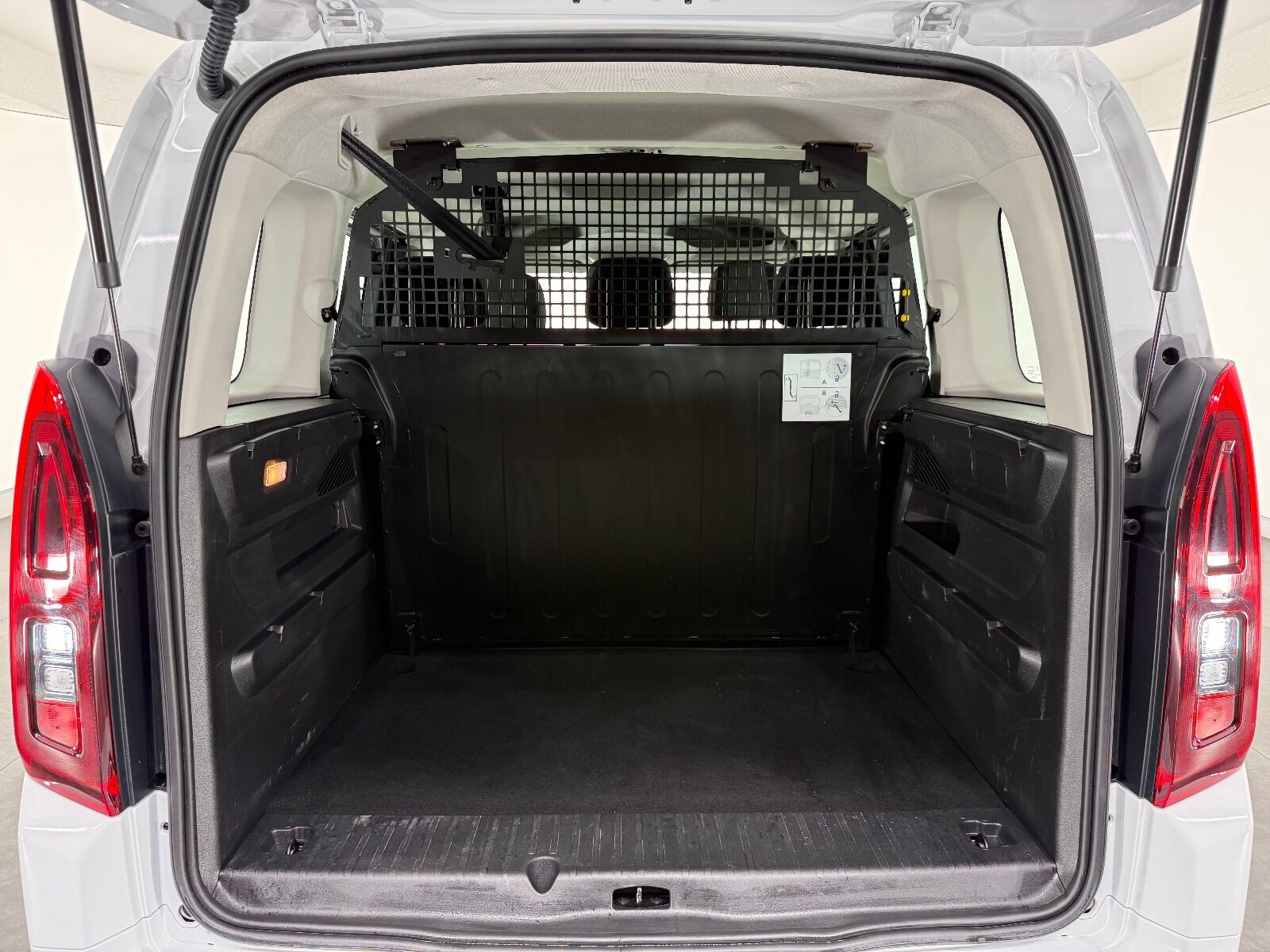 Opel Combo 1.5 D Essential - 2026 - Detay