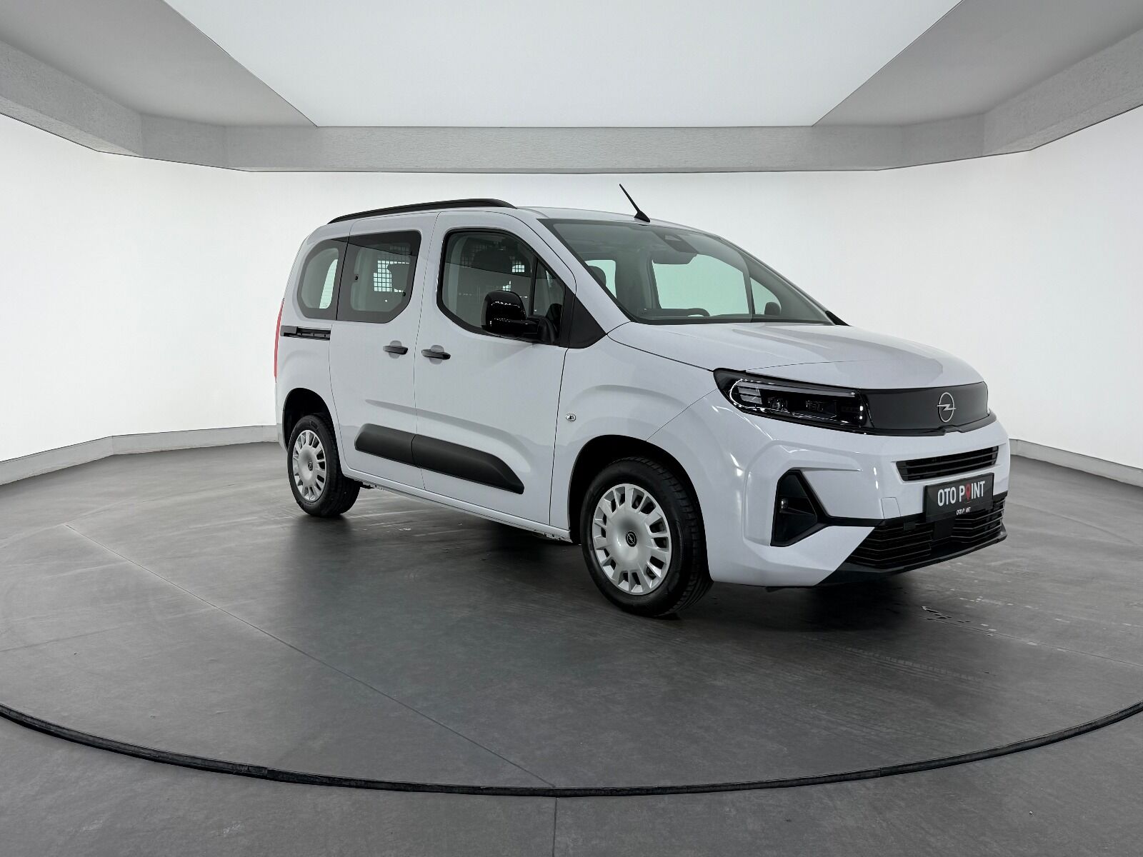 Opel Combo 1.5 D Essential - 2026 - Detay