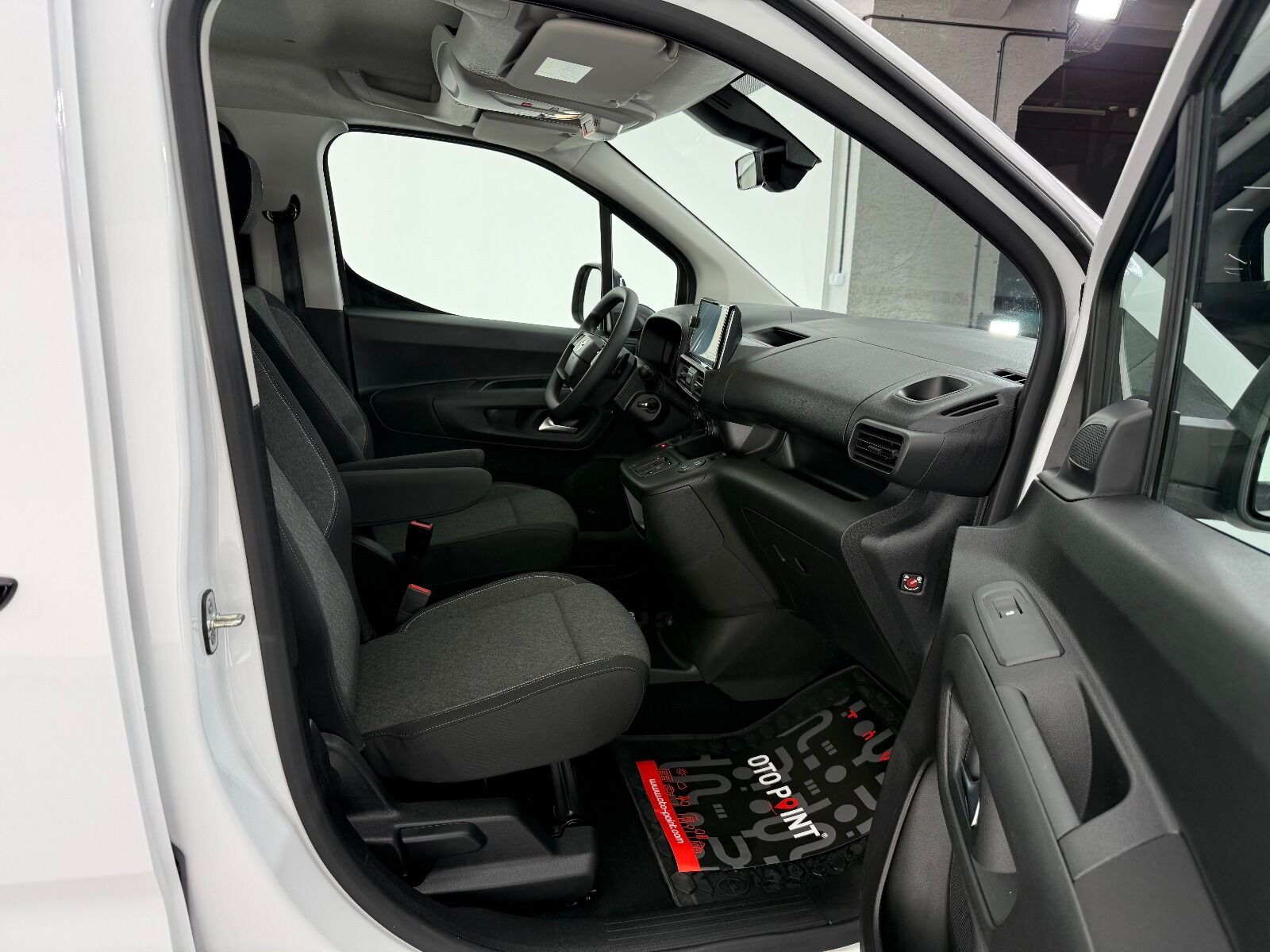 Opel Combo 1.5 D Essential - 2026 - Detay