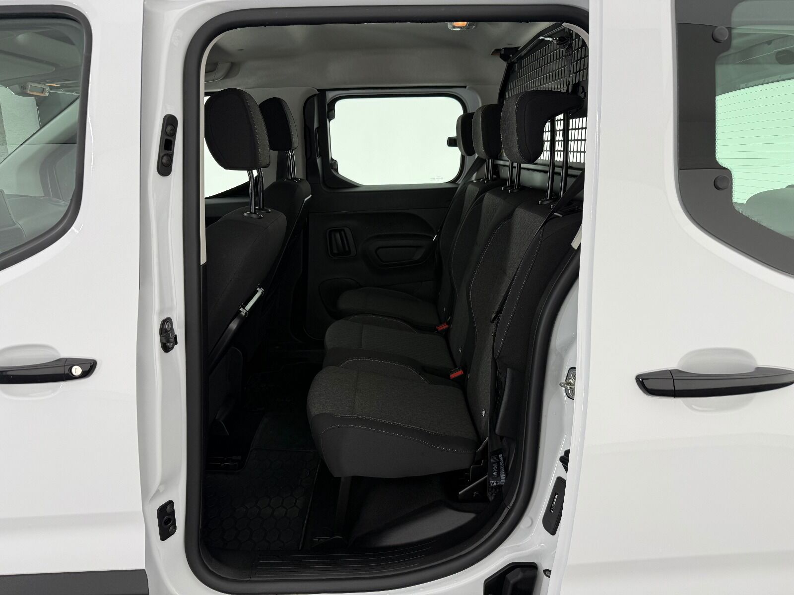Opel Combo 1.5 D Essential - 2026 - Detay