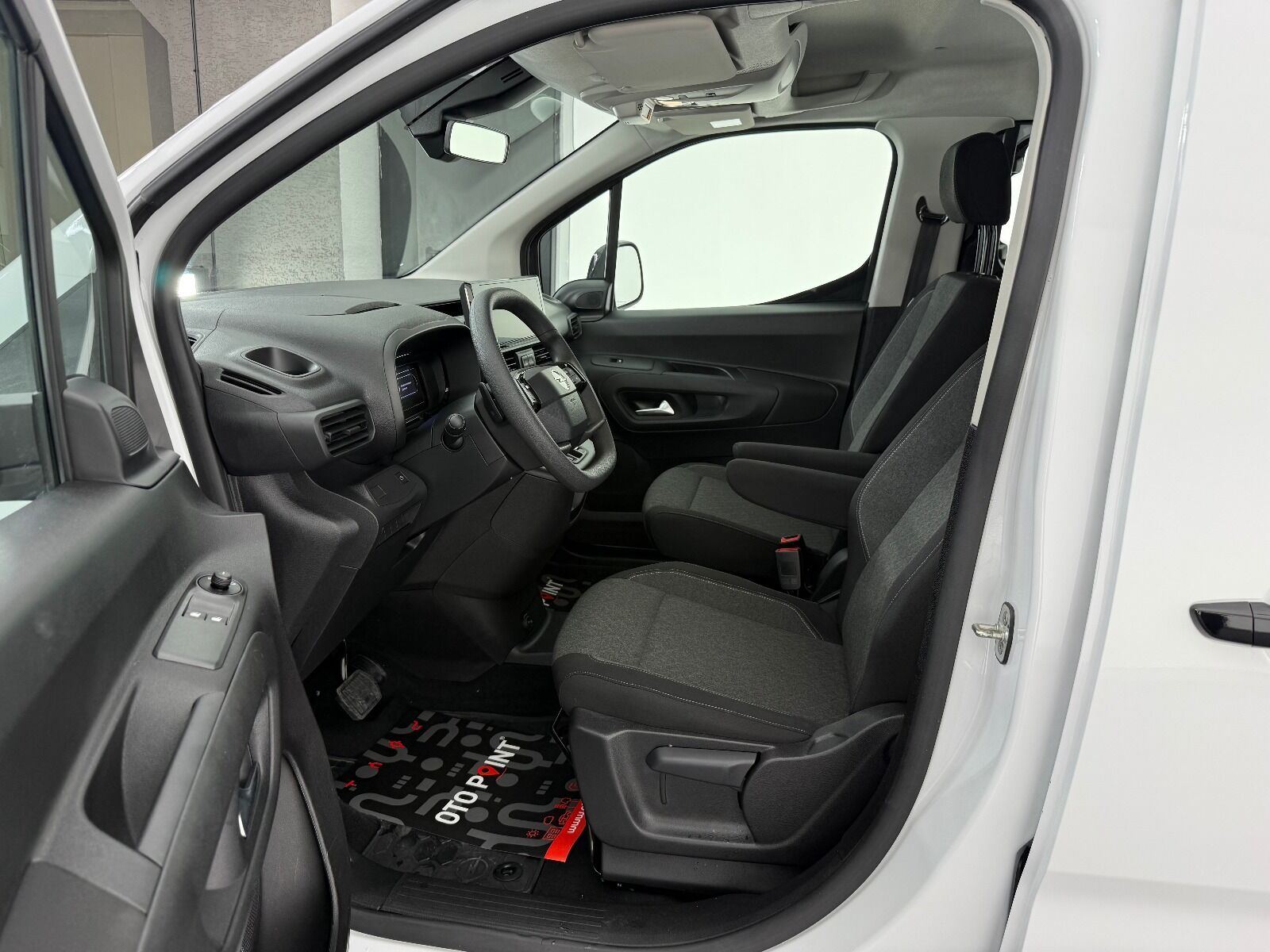 Opel Combo 1.5 D Essential - 2026 - Detay
