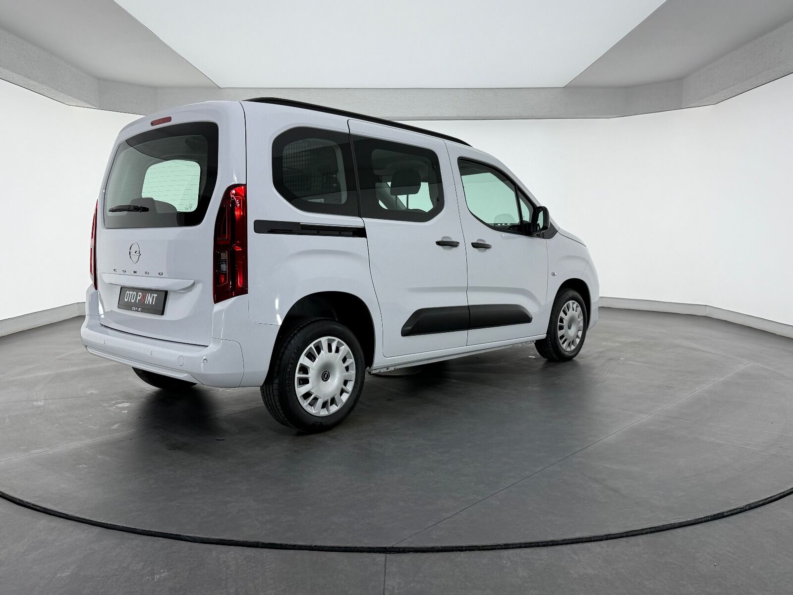 Opel Combo 1.5 D Essential - 2026 - Detay