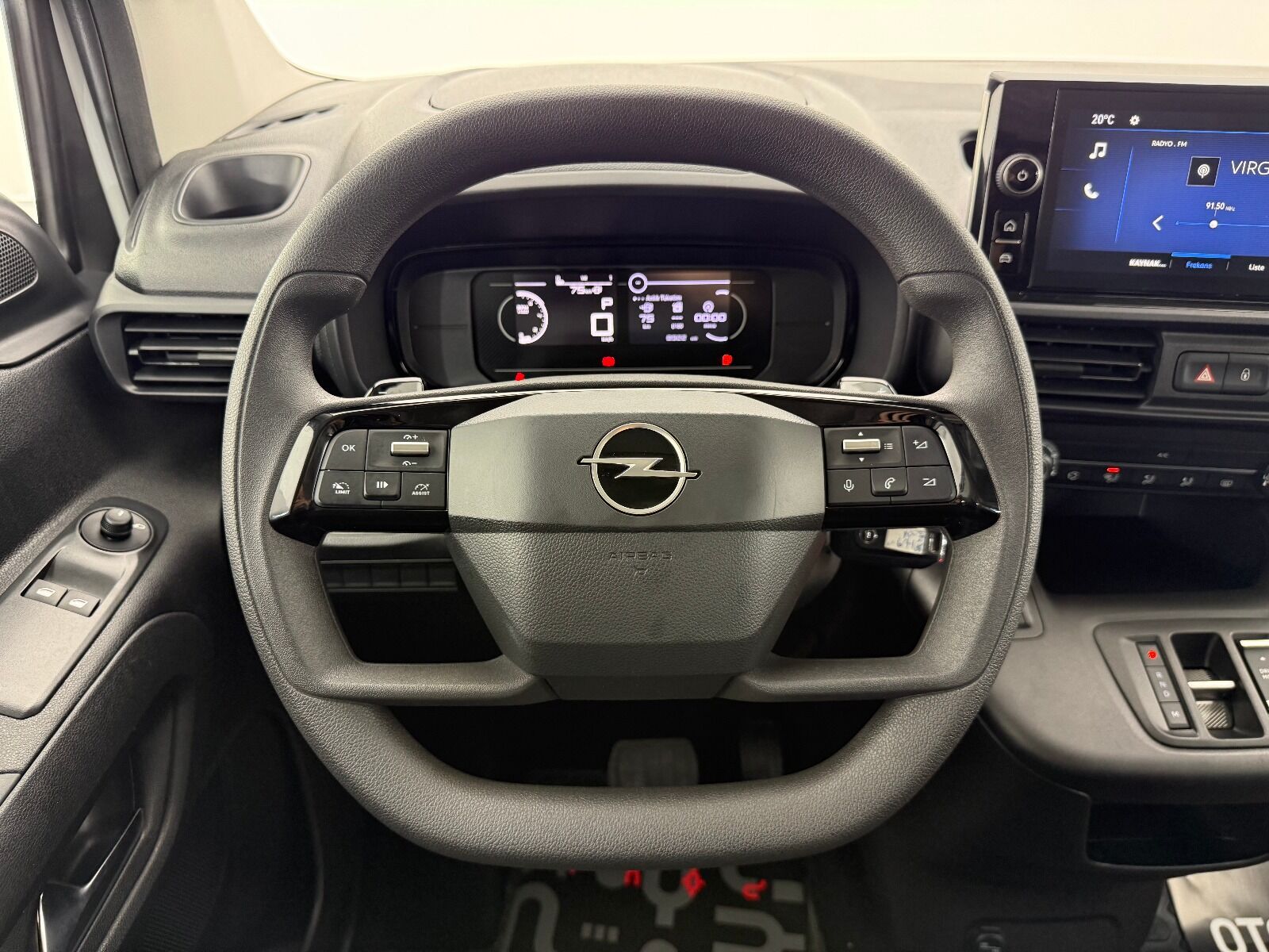 Opel Combo 1.5 D Essential - 2026 - Detay