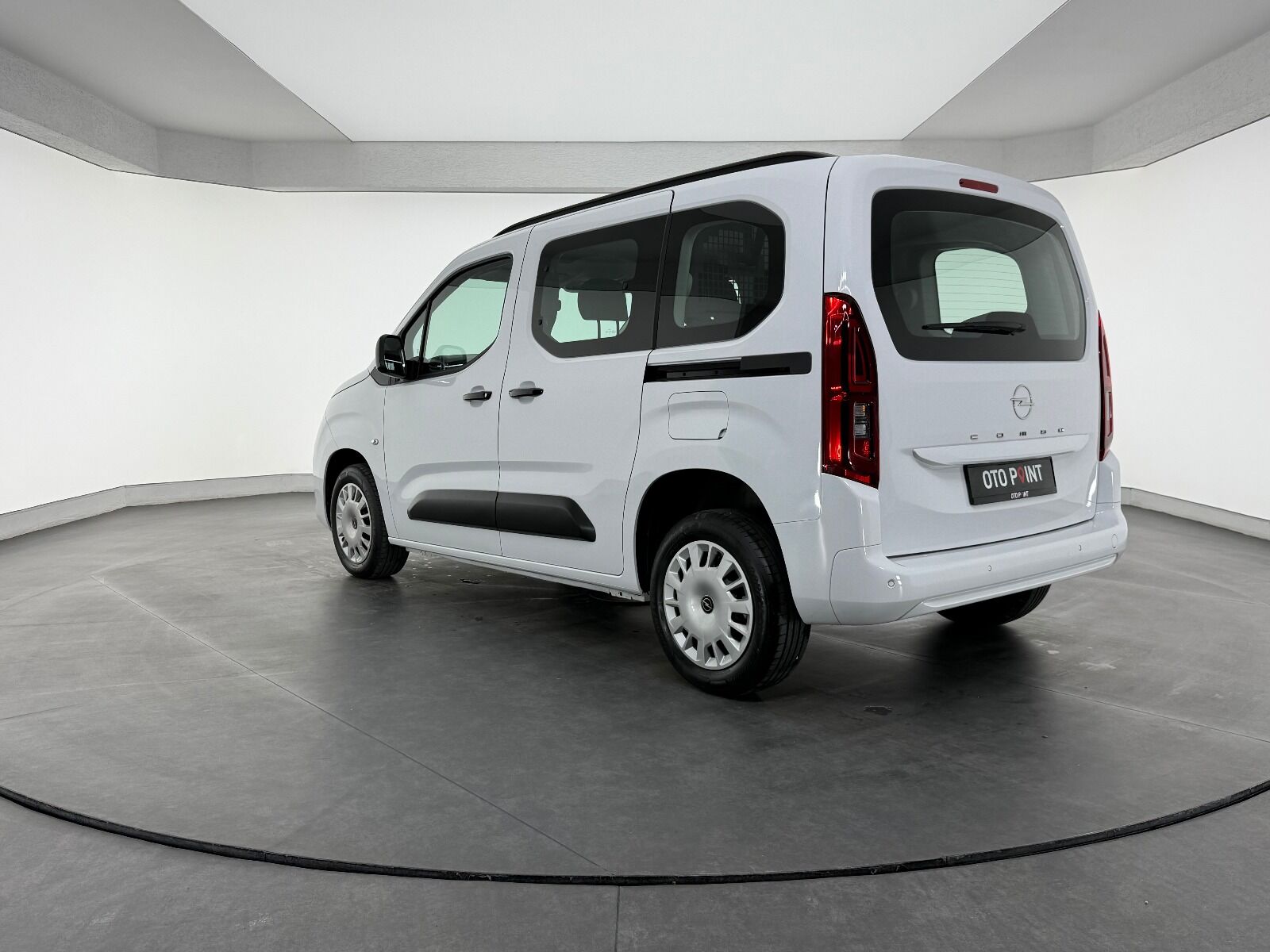 Opel Combo 1.5 D Essential - 2026 - Detay