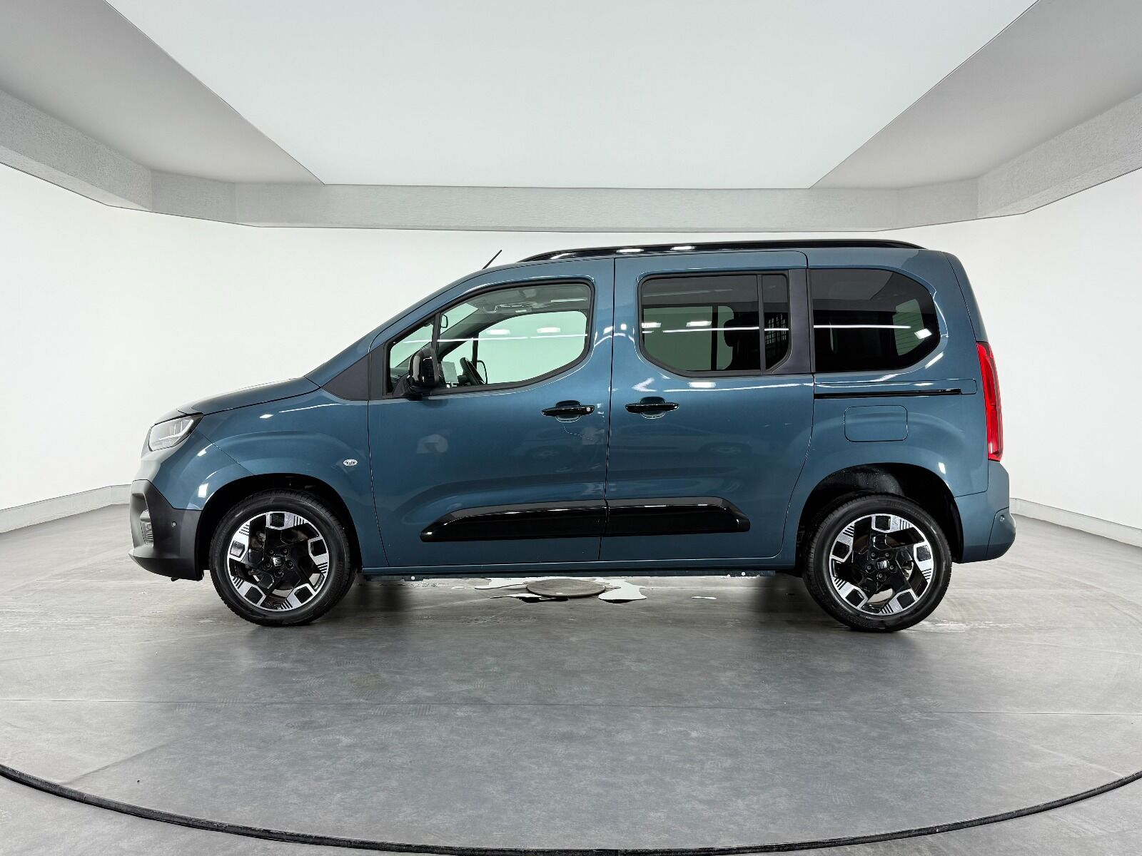 Fiat Doblo Combi 1.5 BlueHDİ Premio Plus - 2025 - Detay