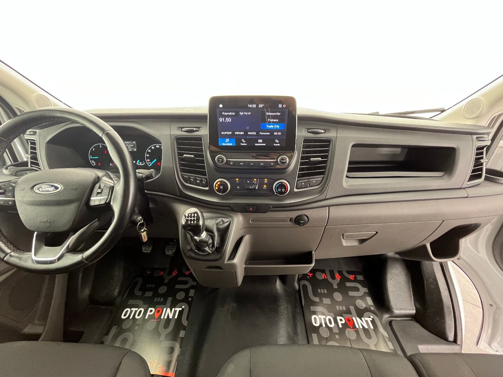Ford Transit 350 E - 2022 - Detay