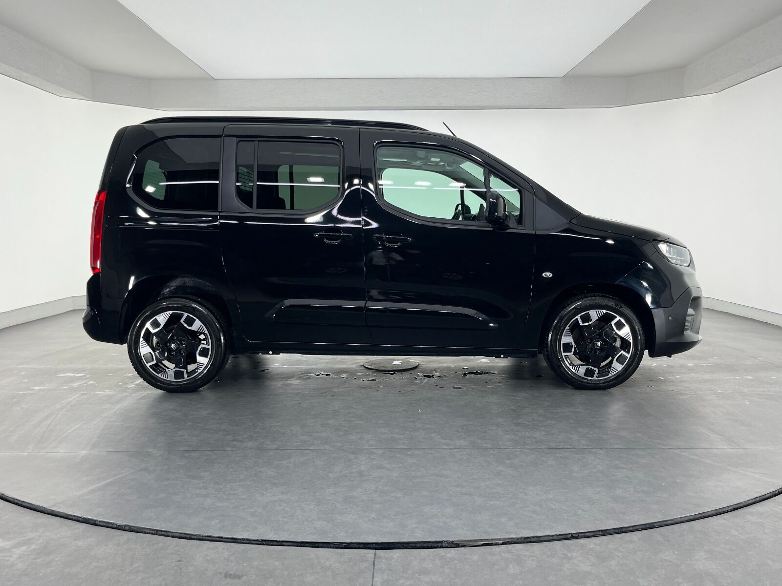 Fiat Doblo Combi 1.5 BlueHDİ Premio Plus - 2025 - Detay