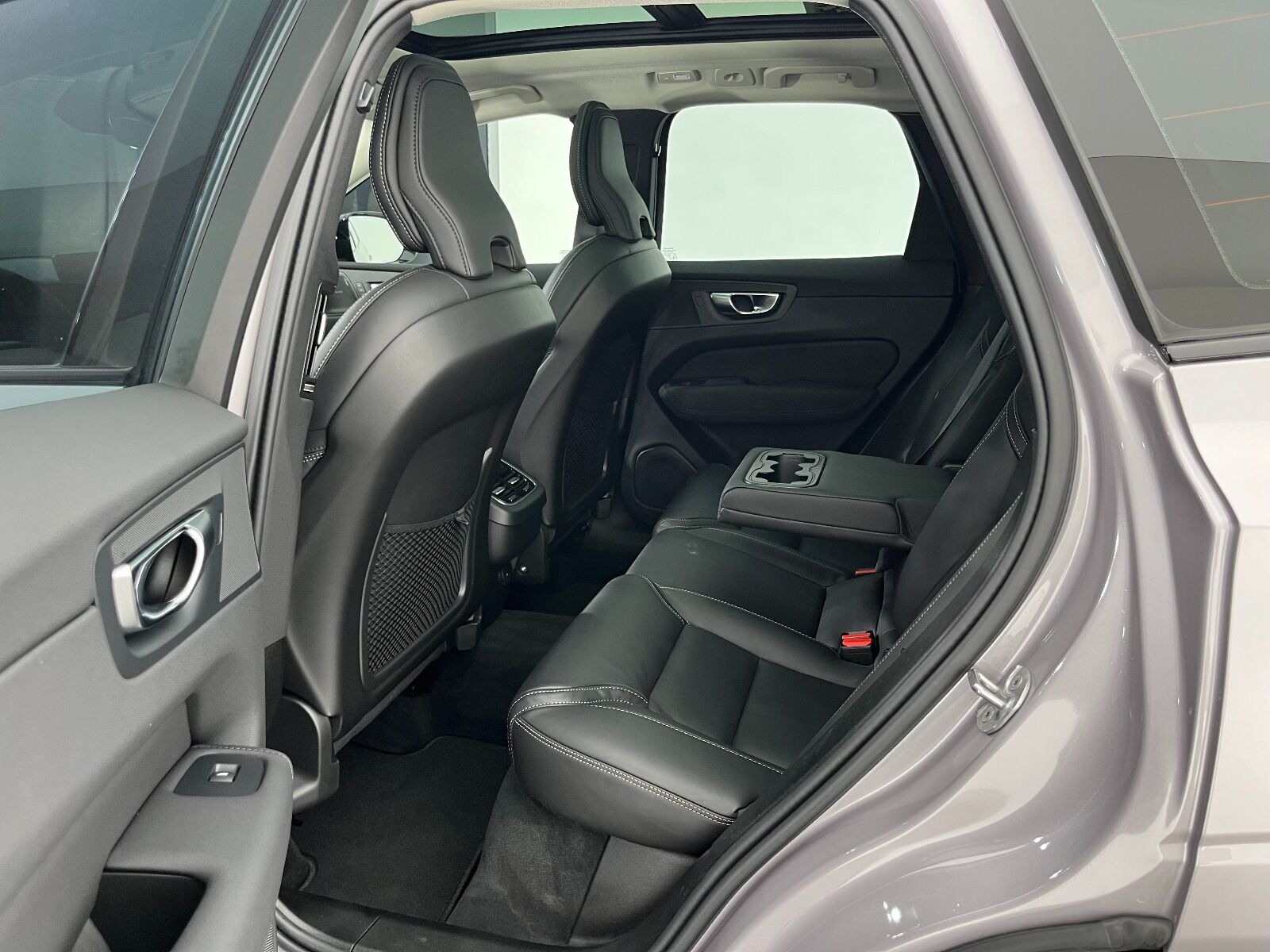 Volvo XC60 2.0 B5 Mild Hybrid Plus Dark AWD - 2025 - Detay