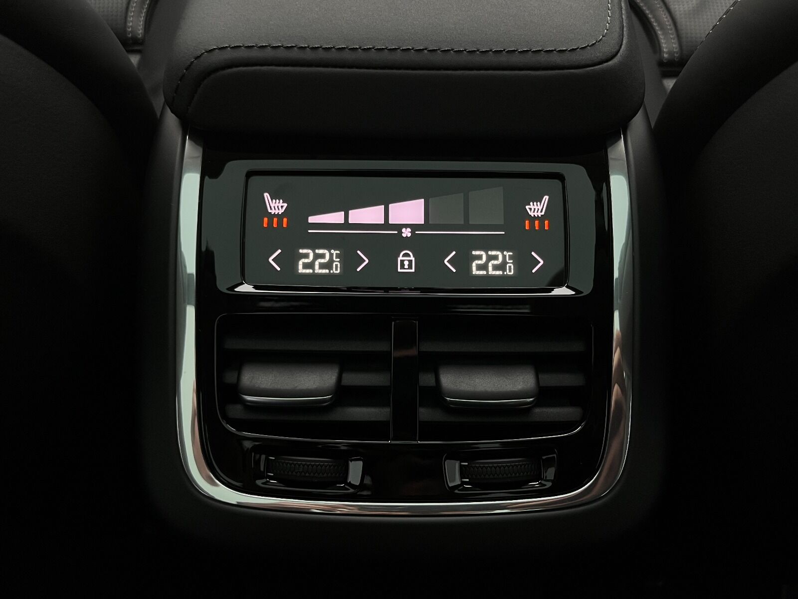 Volvo XC60 2.0 B5 Mild Hybrid Plus Dark AWD - 2025 - Detay