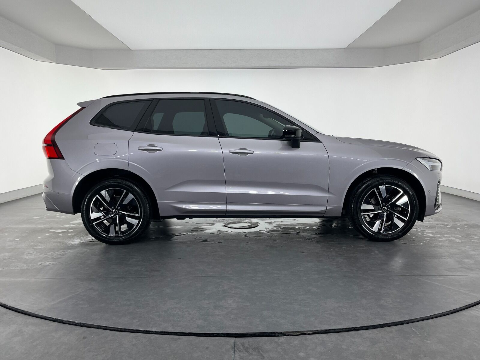 Volvo XC60 2.0 B5 Mild Hybrid Plus Dark AWD - 2025 - Detay