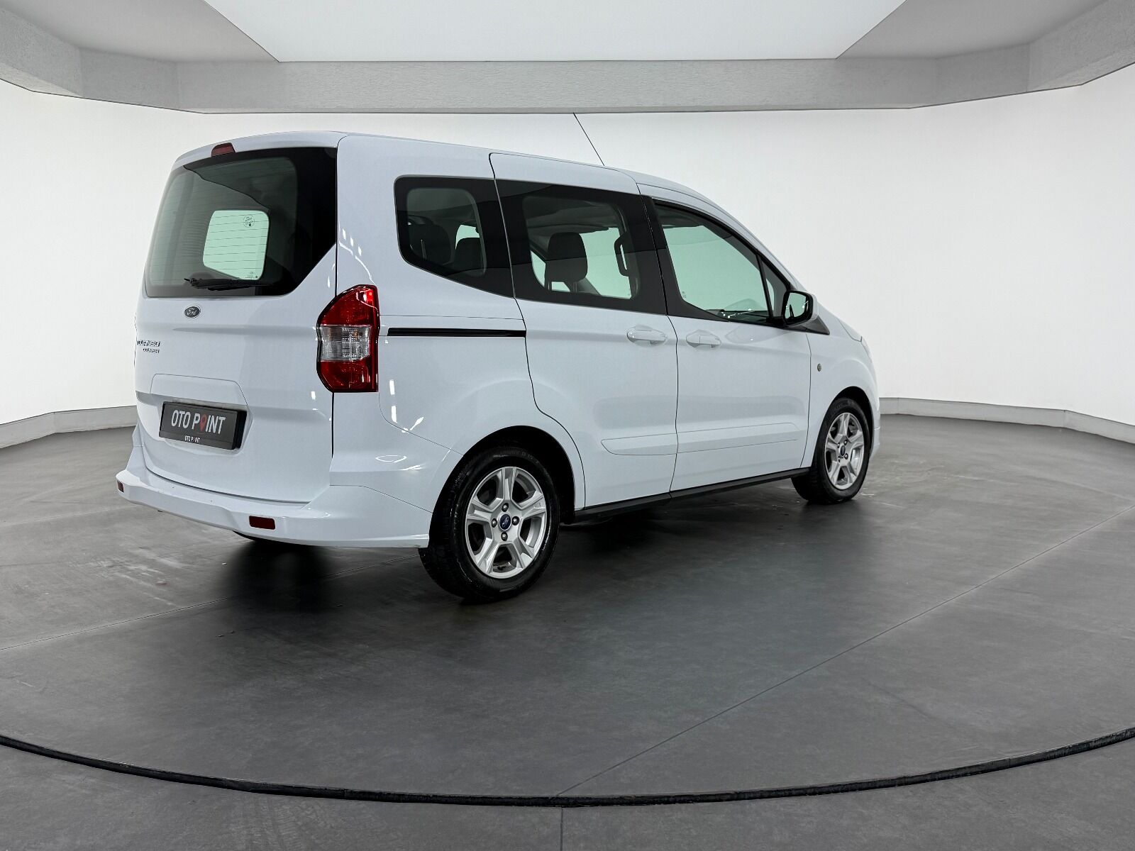 Ford Tourneo Courier 1.5 TDCI Deluxe - 2023 - Detay