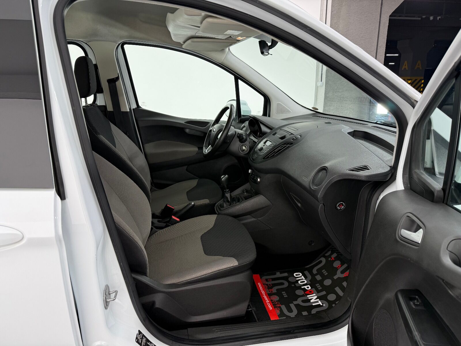 Ford Tourneo Courier 1.5 TDCI Deluxe - 2023 - Detay