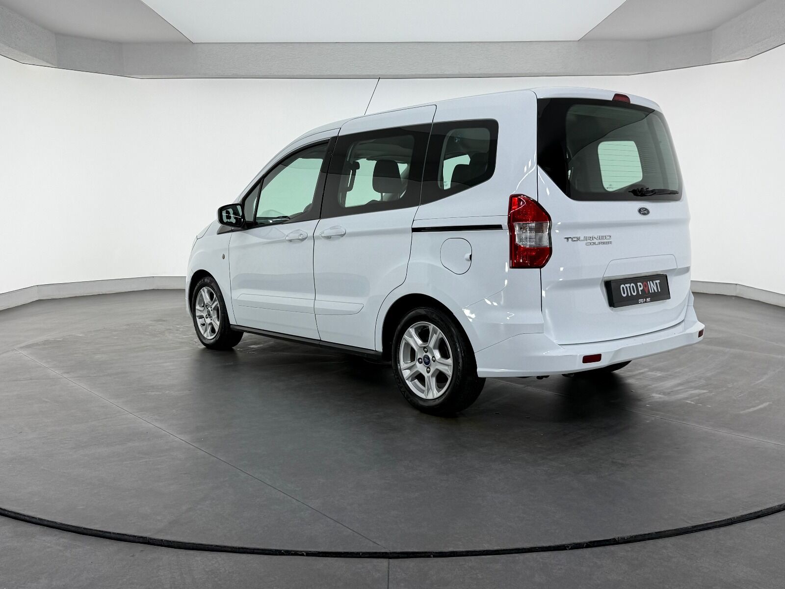 Ford Tourneo Courier 1.5 TDCI Deluxe - 2023 - Detay