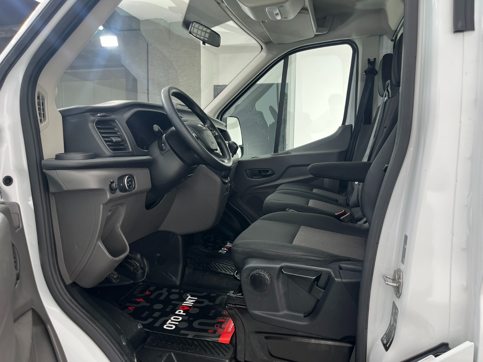 Ford Transit 350 M - 2023 - Detay