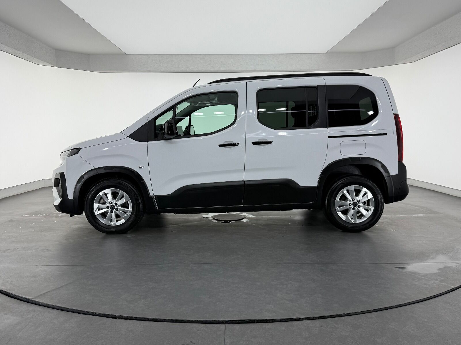 Peugeot Rifter 1.5 BlueHDI Allure EAT8 - 2026 - Detay
