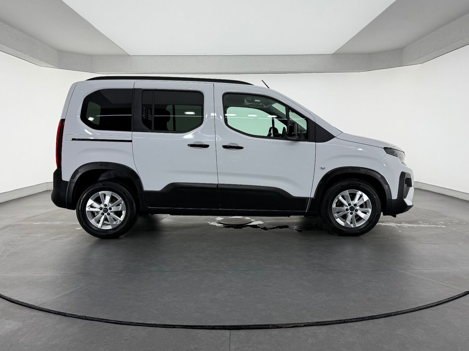 Peugeot Rifter 1.5 BlueHDI Allure EAT8 - 2026 - Detay