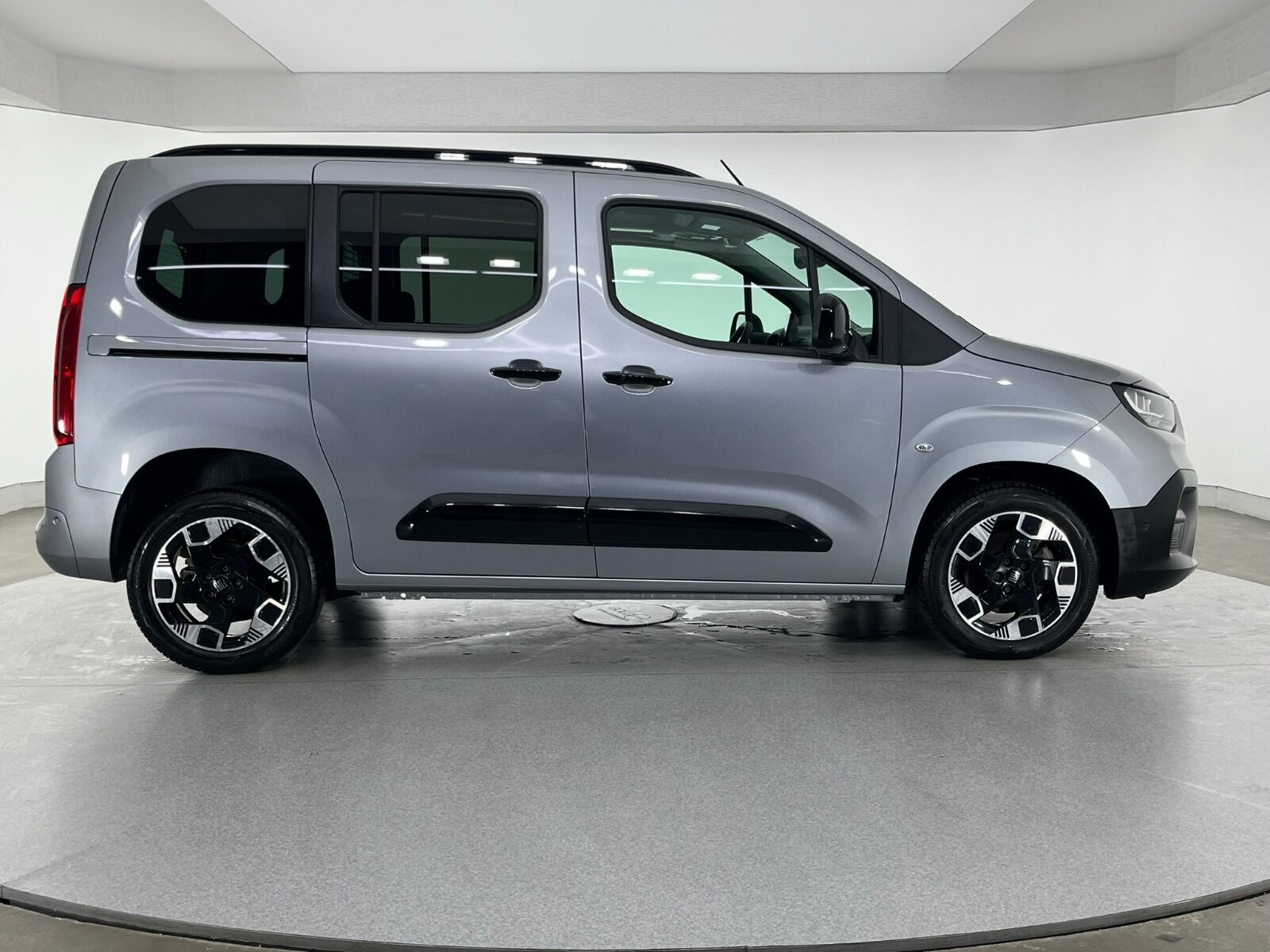 Fiat Doblo Combi 1.5 BlueHDI Premio Plus Otomatik - 2025 - Detay