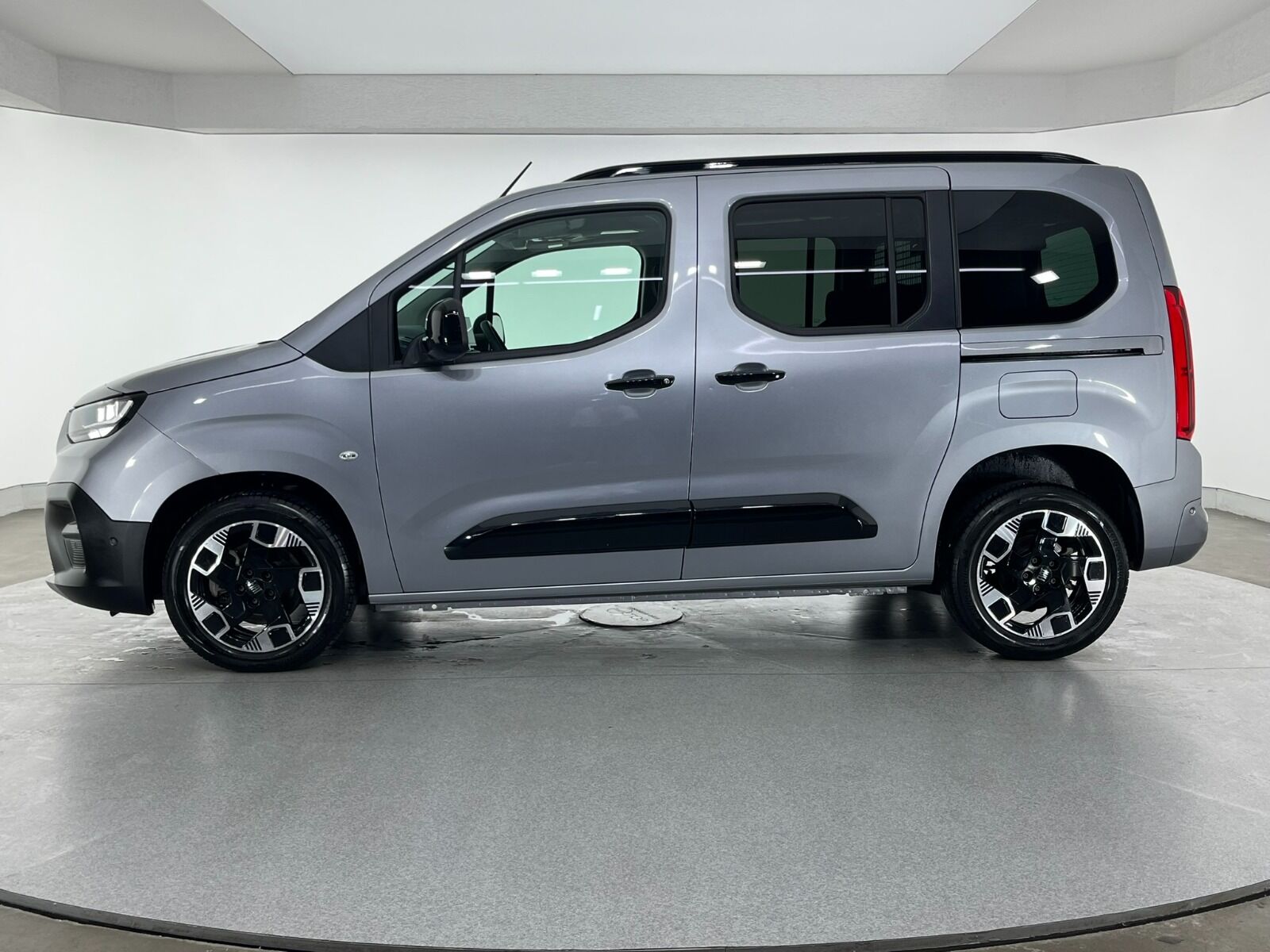 Fiat Doblo Combi 1.5 BlueHDI Premio Plus Otomatik - 2025 - Detay