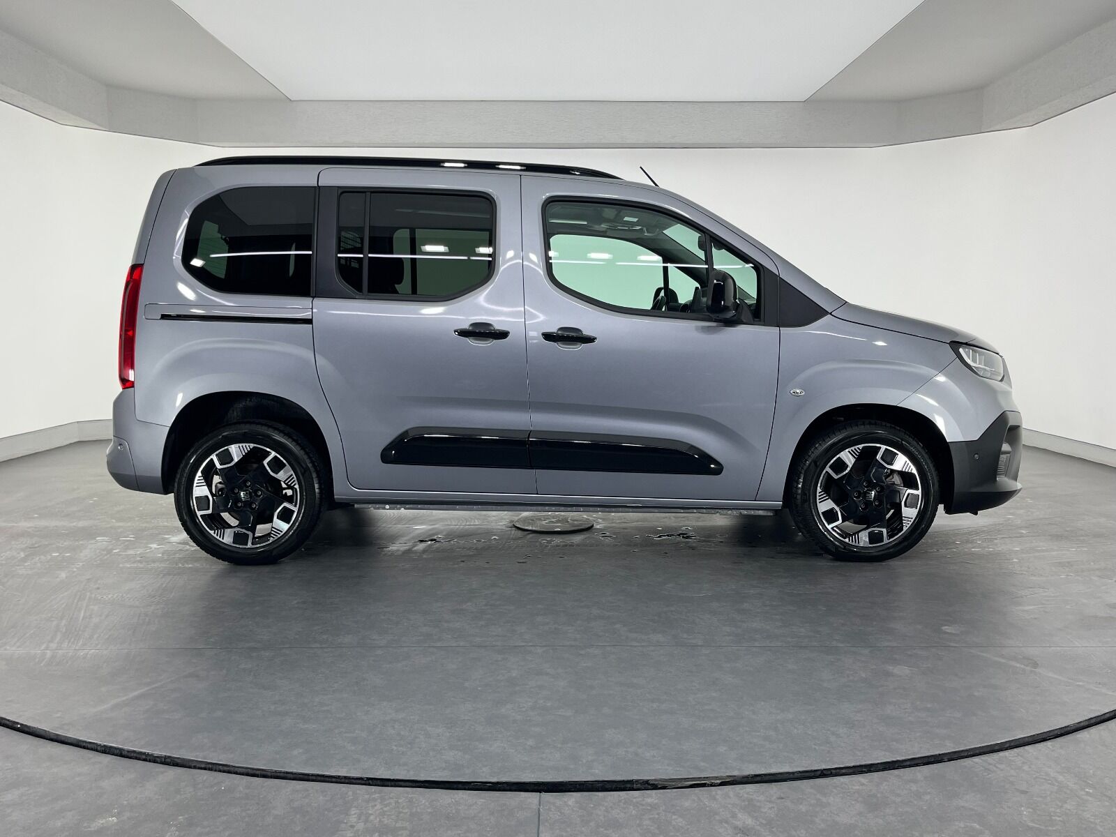 Fiat Doblo Combi 1.5 BlueHDI Premio Plus Otomatik - 2025 - Detay
