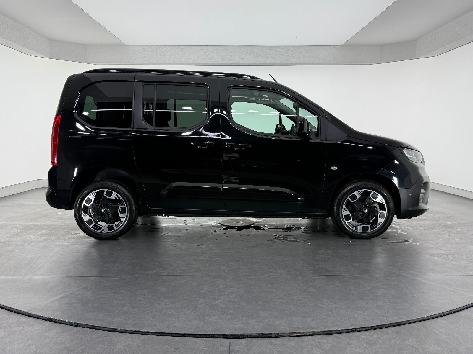 Fiat Doblo Combi 1.5 BlueHDİ Premio Plus - 2025 - Detay