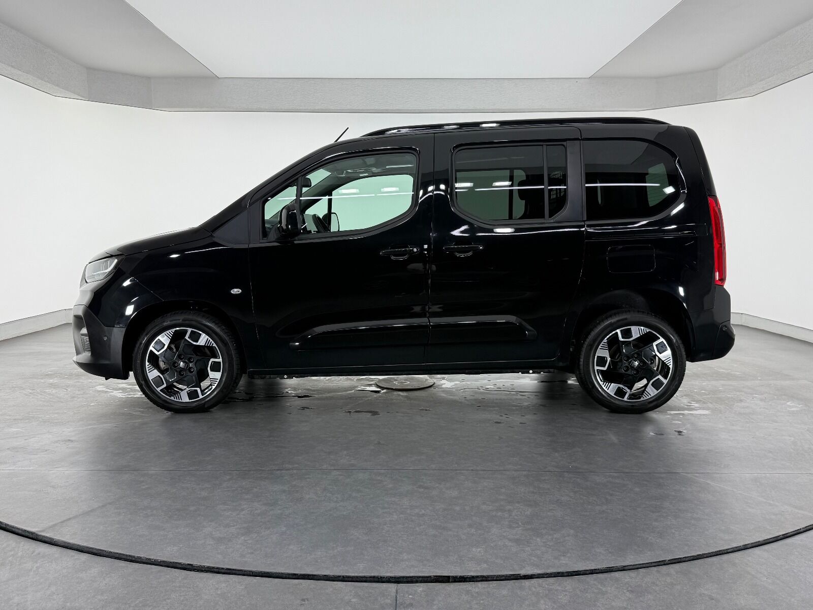 Fiat Doblo Combi 1.5 BlueHDİ Premio Plus - 2025 - Detay