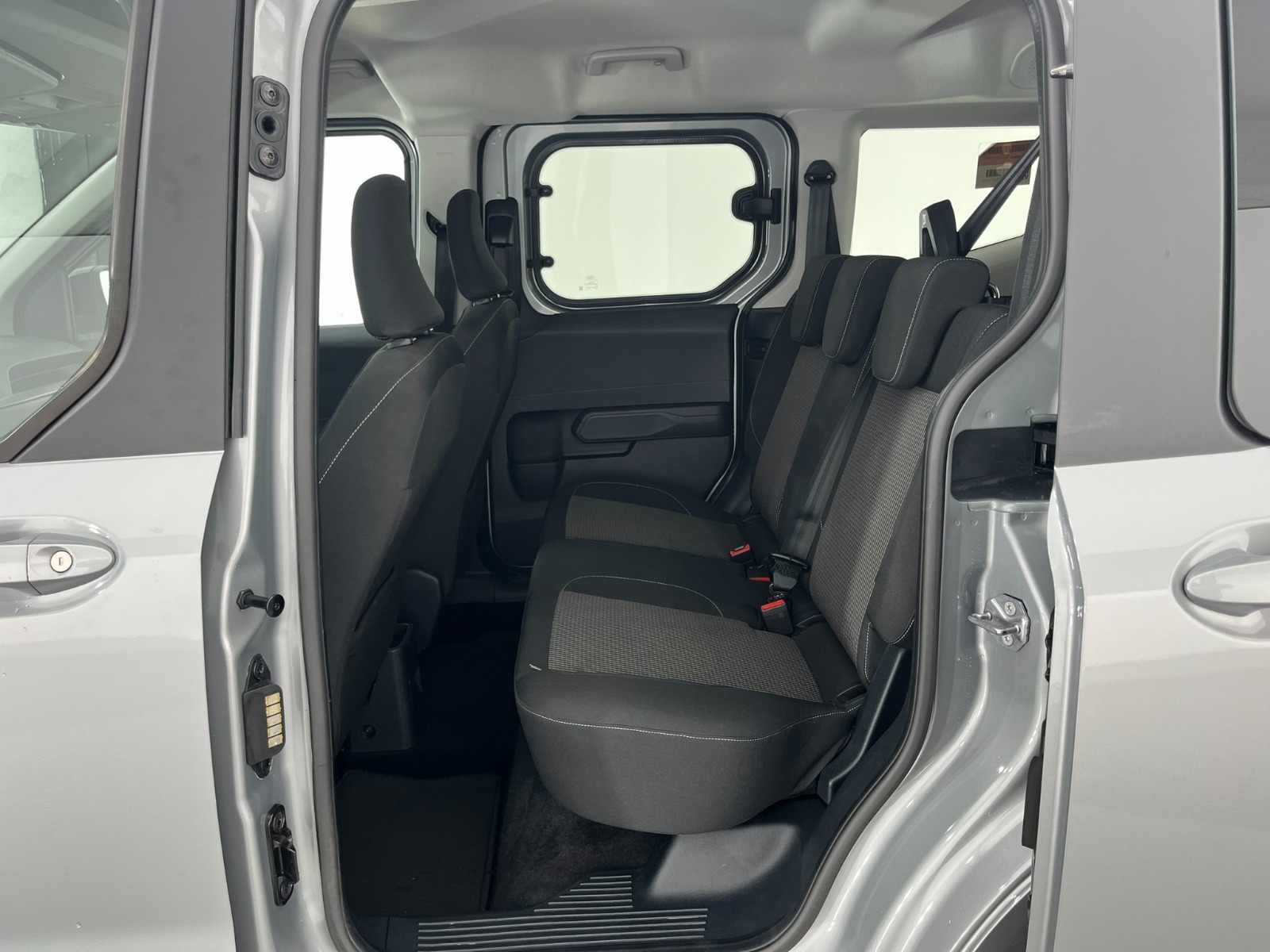 Ford Tourneo Courier Kombi 1.5 EcoBlue Deluxe - 2025 - Detay