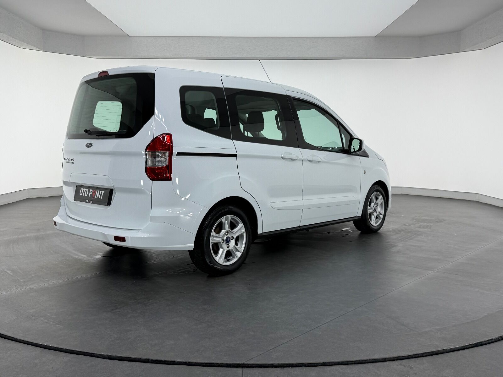 Ford Tourneo Courier 1.5 TDCI Deluxe - 2023 - Detay